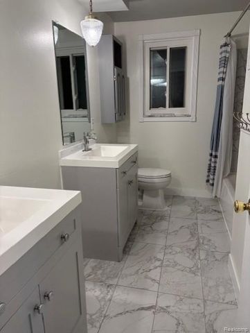 898 Portsmouth Drive, Troy, MI 48084