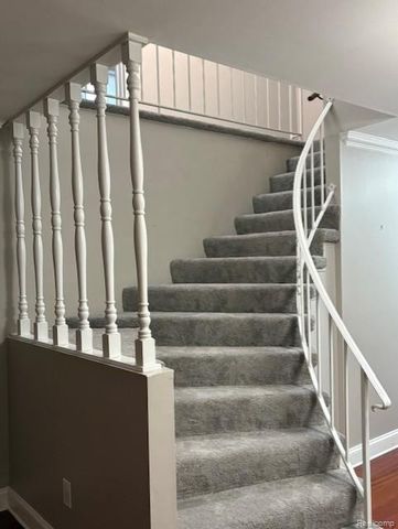 898 Portsmouth Drive, Troy, MI 48084