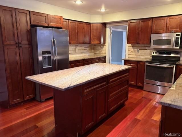 898 Portsmouth Drive, Troy, MI 48084