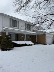 898 Portsmouth Drive, Troy, MI 48084