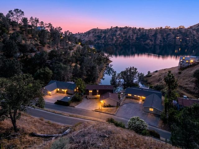27817 Sky Harbour Road, Friant, CA 93626