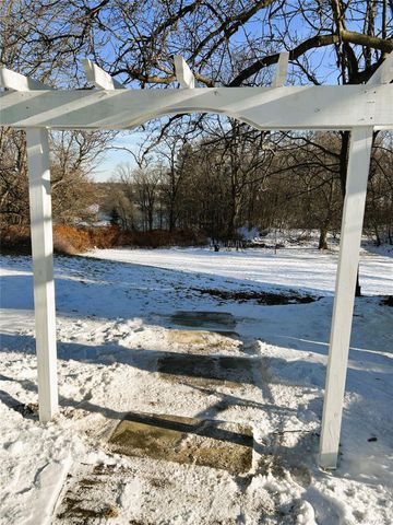 38 Sands Avenue, Marlboro, NY 12547