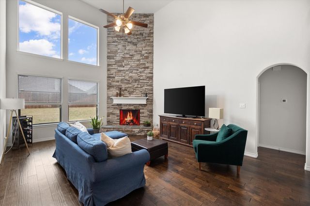 321 Strait Lane, Waxahachie, TX 75165