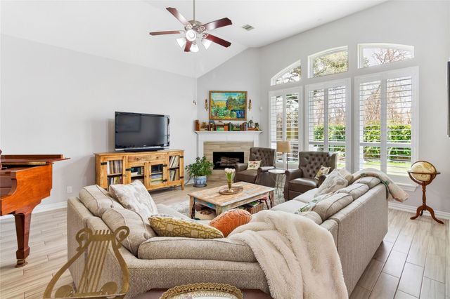 208 Woodside Court, Clute, TX 77531