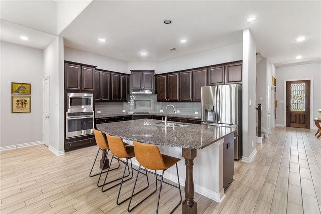 208 Woodside Court, Clute, TX 77531