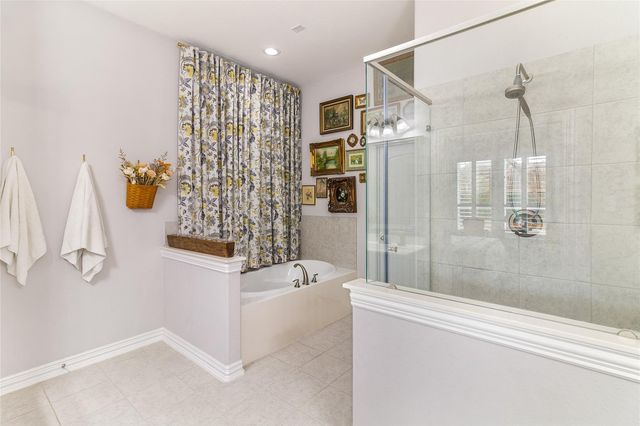 208 Woodside Court, Clute, TX 77531