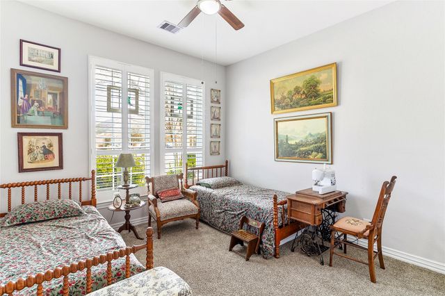 208 Woodside Court, Clute, TX 77531