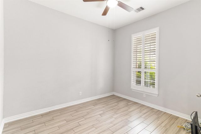 208 Woodside Court, Clute, TX 77531