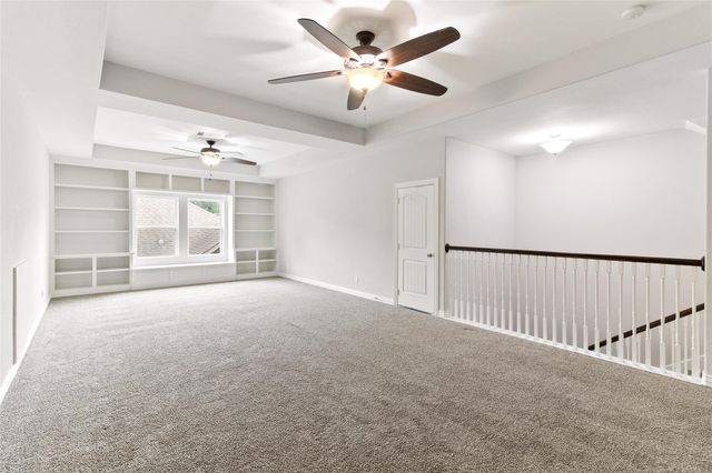 208 Woodside Court, Clute, TX 77531