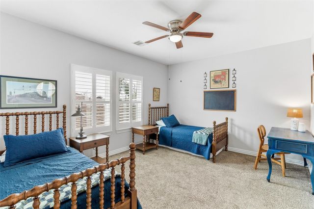 208 Woodside Court, Clute, TX 77531