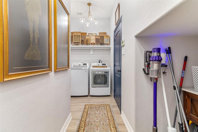208 Woodside Court, Clute, TX 77531