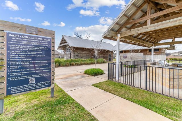 208 Woodside Court, Clute, TX 77531