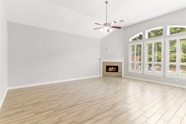 208 Woodside Court, Clute, TX 77531