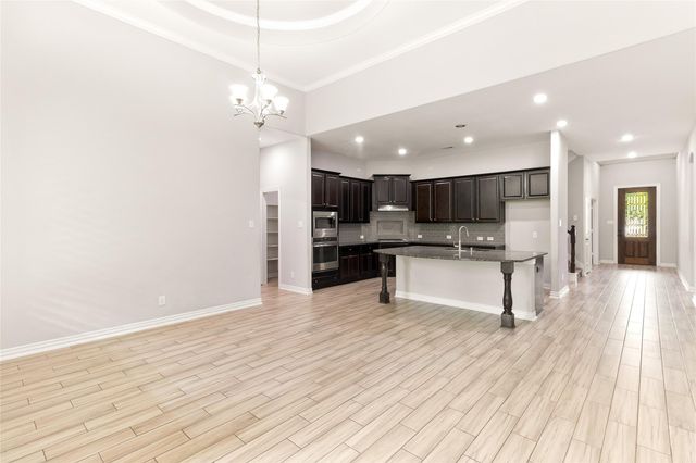 208 Woodside Court, Clute, TX 77531