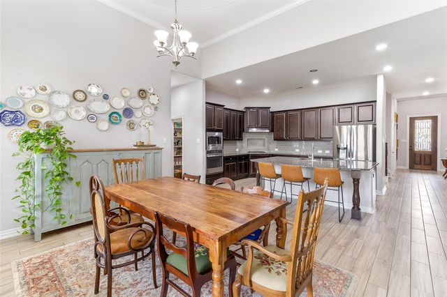 208 Woodside Court, Clute, TX 77531