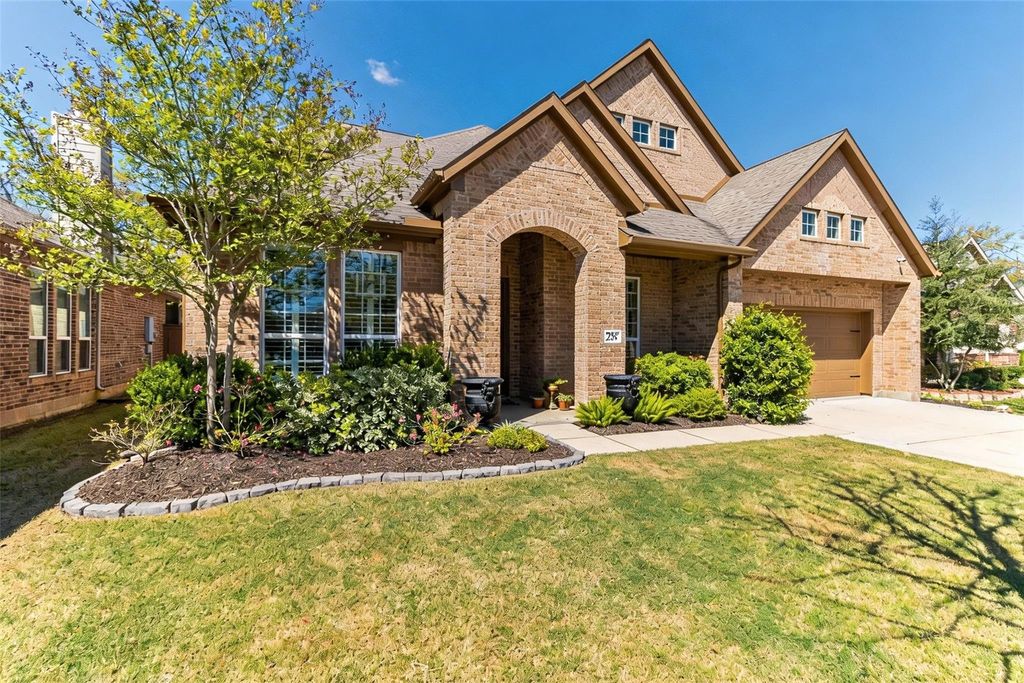 208 Woodside Court, Clute, TX 77531
