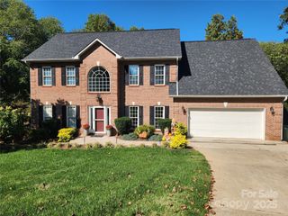 3823 11th Street Place NE 35, Hickory, NC 28601