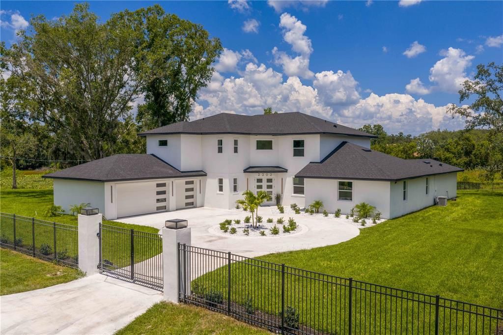 2202 NEWBERGER ROAD, Lutz, FL 33549