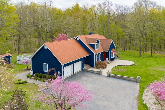 64 Travis Road, Hyde Park, NY 12538