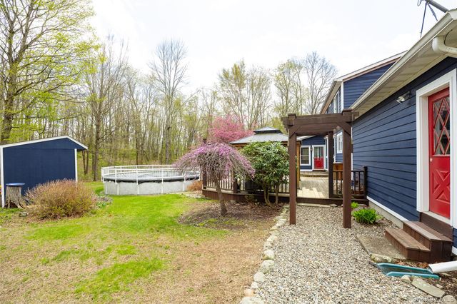 64 Travis Road, Hyde Park, NY 12538