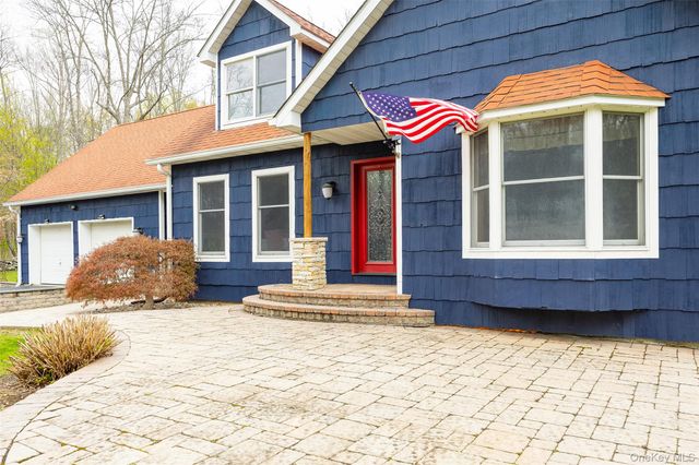 64 Travis Road, Hyde Park, NY 12538