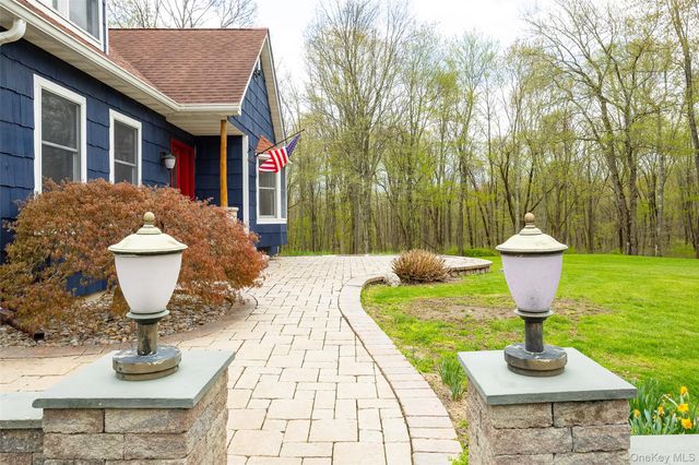 64 Travis Road, Hyde Park, NY 12538