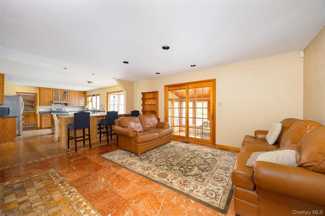 64 Travis Road, Hyde Park, NY 12538