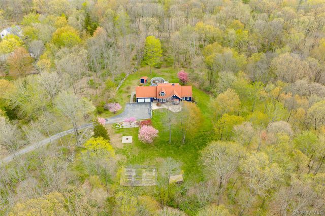 64 Travis Road, Hyde Park, NY 12538