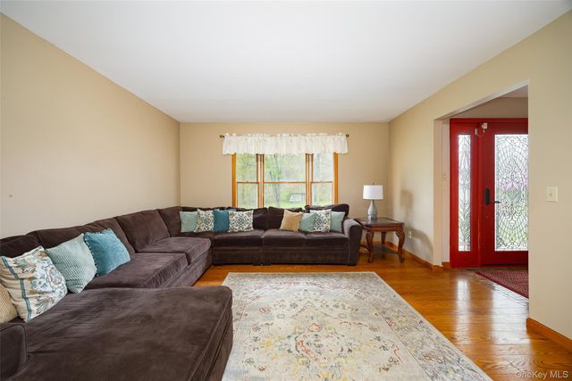 64 Travis Road, Hyde Park, NY 12538