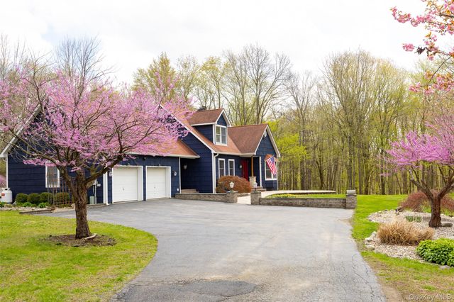 64 Travis Road, Hyde Park, NY 12538