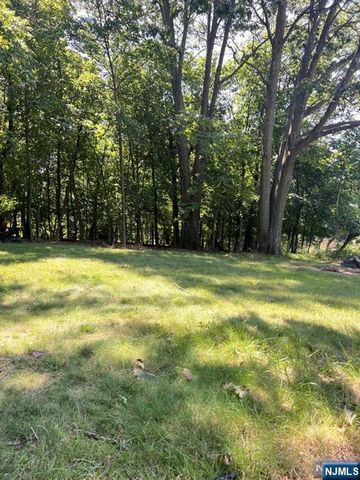 176 Oakwood Avenue, North Haledon, NJ 07508