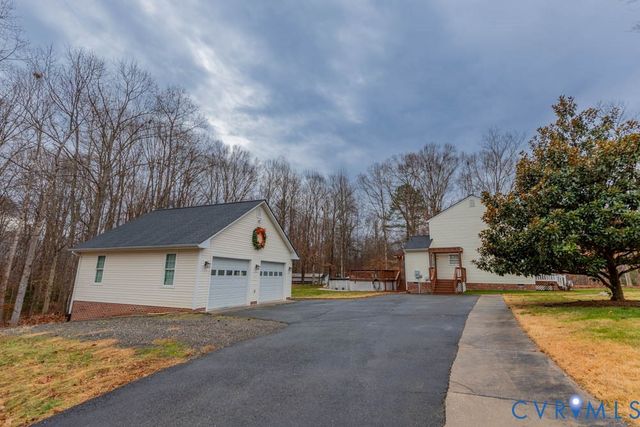 154 Black Creek Ln, Aylett, VA 23009