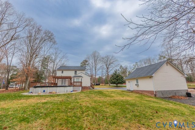 154 Black Creek Ln, Aylett, VA 23009