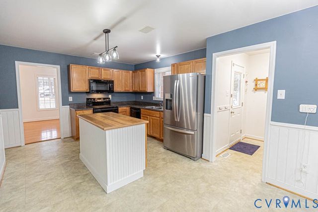 154 Black Creek Ln, Aylett, VA 23009