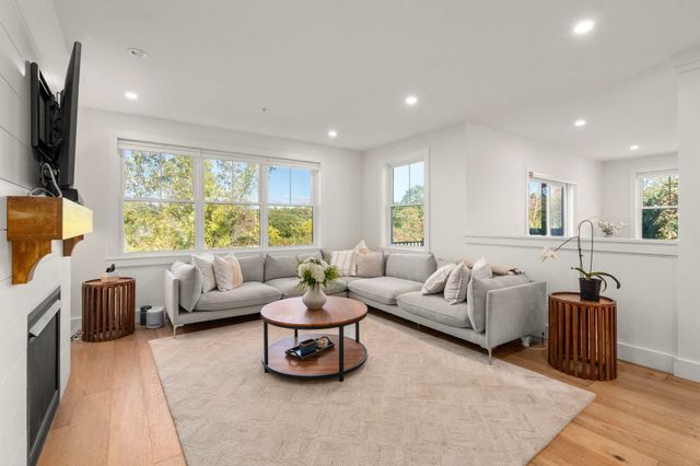 12 Founders Sq Unit A, Greenland, NH 03840