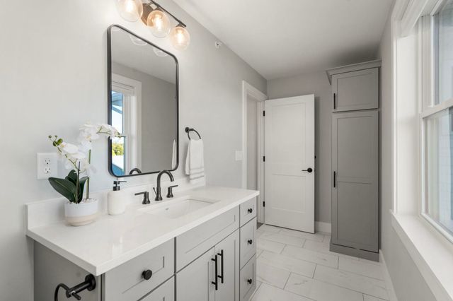 12 Founders Sq Unit A, Greenland, NH 03840