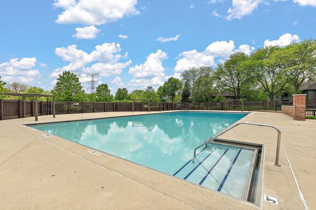 7822 W Arquilla Drive 7822, Palos Heights, IL 60463