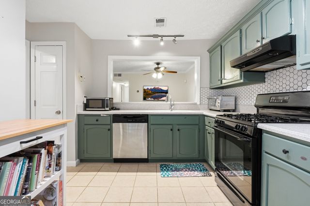 1402 N Crossing Drive NE, Atlanta, GA 30329