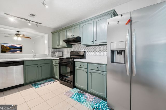 1402 N Crossing Drive NE, Atlanta, GA 30329