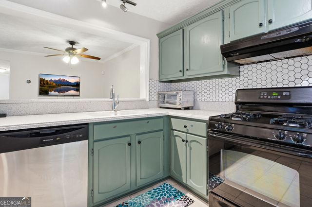 1402 N Crossing Drive NE, Atlanta, GA 30329