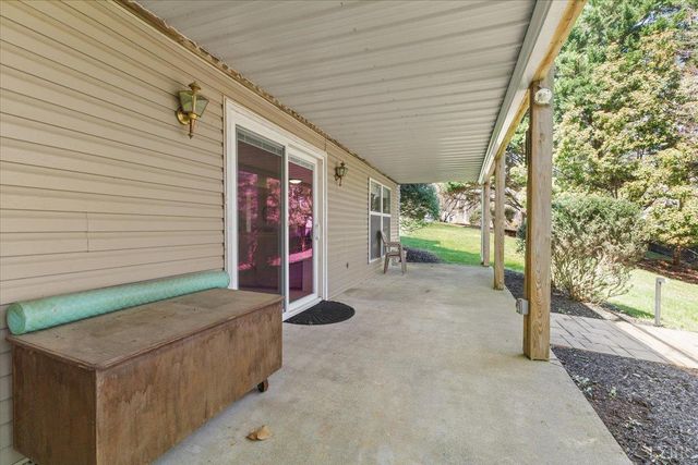 290 Dodee Lane, Union Hall, VA 24176