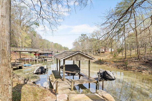290 Dodee Lane, Union Hall, VA 24176