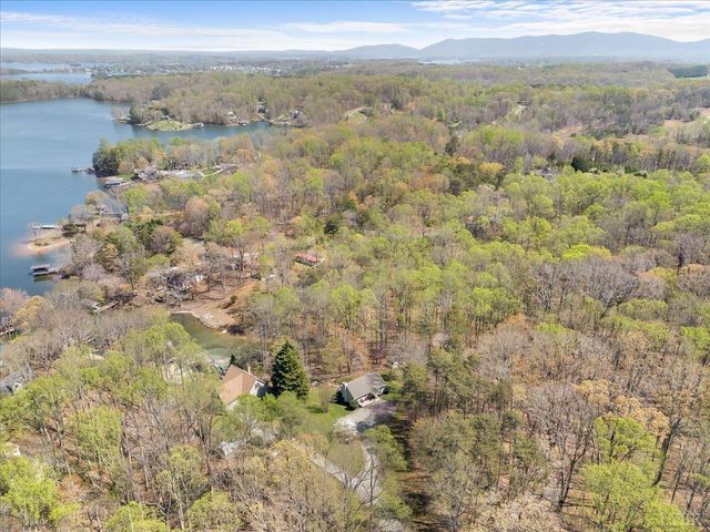 290 Dodee Lane, Union Hall, VA 24176