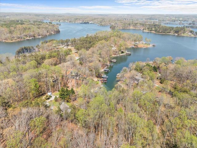 290 Dodee Lane, Union Hall, VA 24176