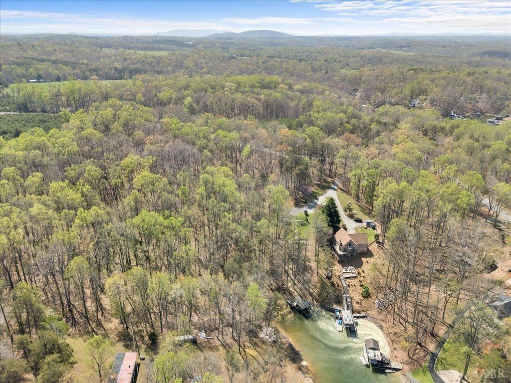 290 Dodee Lane, Union Hall, VA 24176