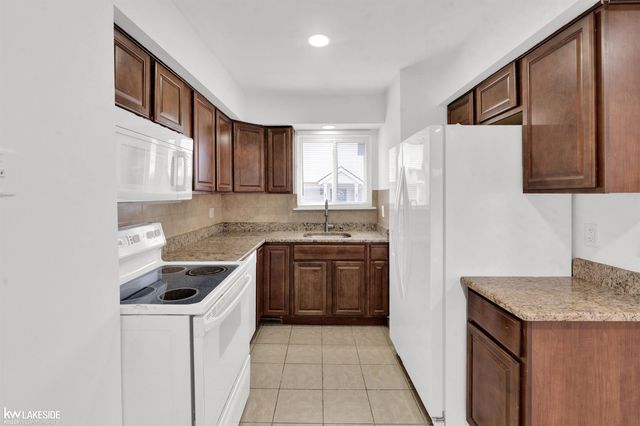 2216 Orchard Crest Street, Shelby Twp, MI 48317