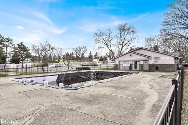 2216 Orchard Crest Street, Shelby Twp, MI 48317