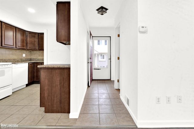 2216 Orchard Crest Street, Shelby Twp, MI 48317