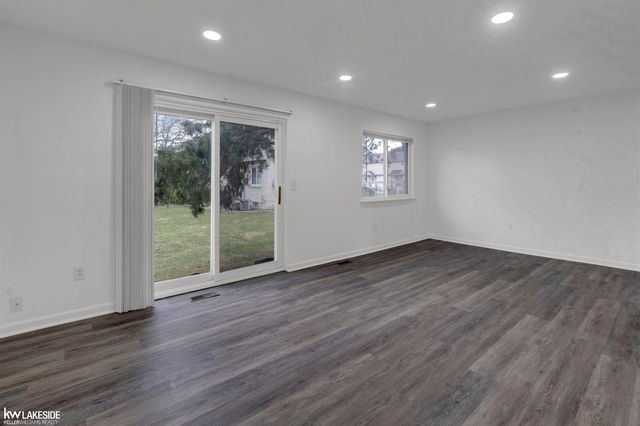 2216 Orchard Crest Street, Shelby Twp, MI 48317