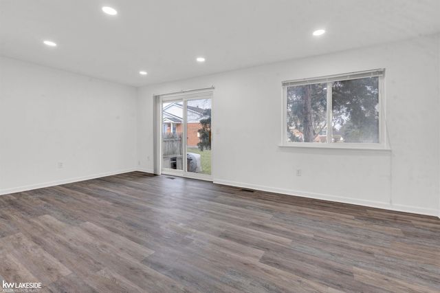 2216 Orchard Crest Street, Shelby Twp, MI 48317